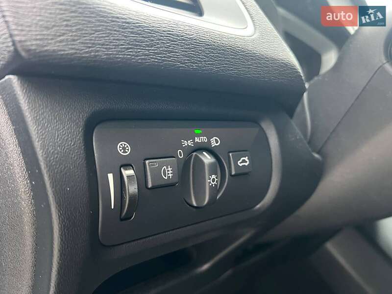 Хэтчбек Volvo V40 2017 в Львове фото 20 Хэтчбек Volvo V40 2017 в Львове