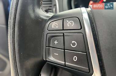 Хэтчбек Volvo V40 2017 в 