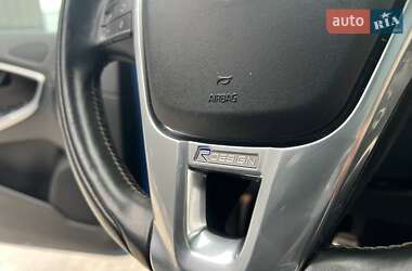 Хэтчбек Volvo V40 2017 в 