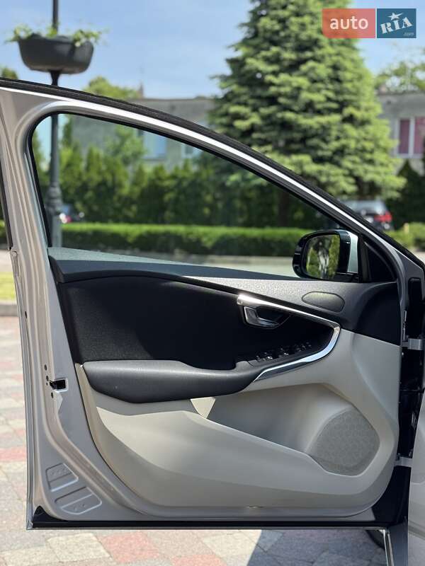 Хэтчбек Volvo V40 2013 в Стрые