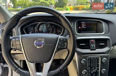 Хэтчбек Volvo V40 2013 в 