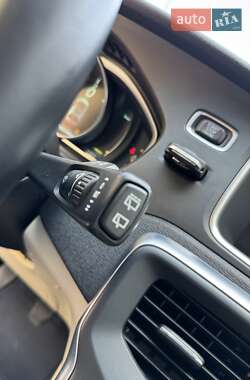 Хэтчбек Volvo V40 2013 в 
