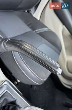 Хэтчбек Volvo V40 2013 в 