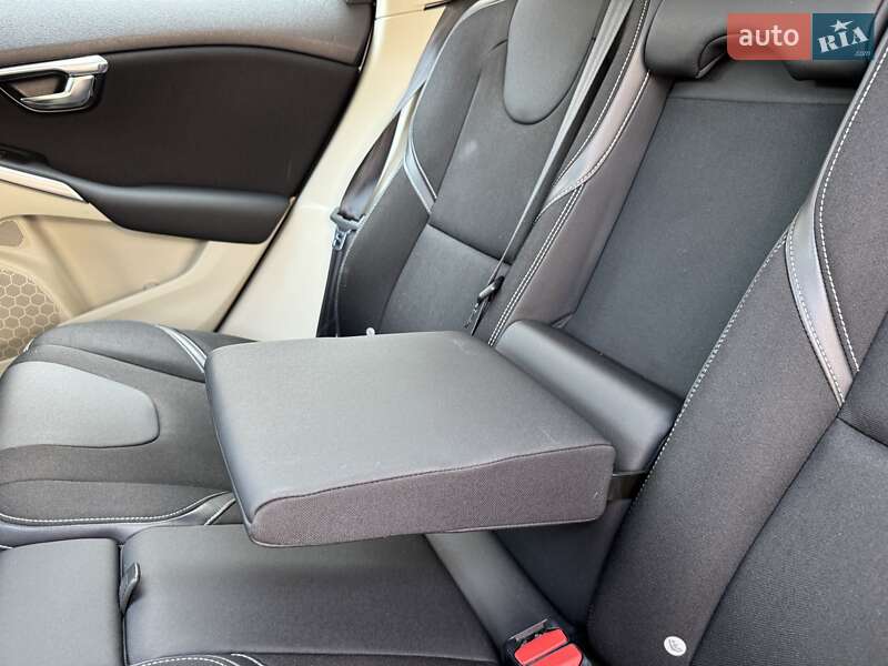 Хэтчбек Volvo V40 2013 в Стрые