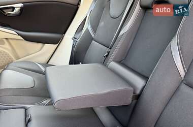 Хэтчбек Volvo V40 2013 в 