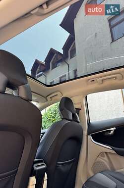 Хэтчбек Volvo V40 2013 в 