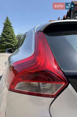 Хэтчбек Volvo V40 2013 в 