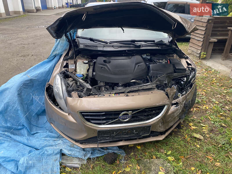 Хэтчбек Volvo V40 2015 в Бродах