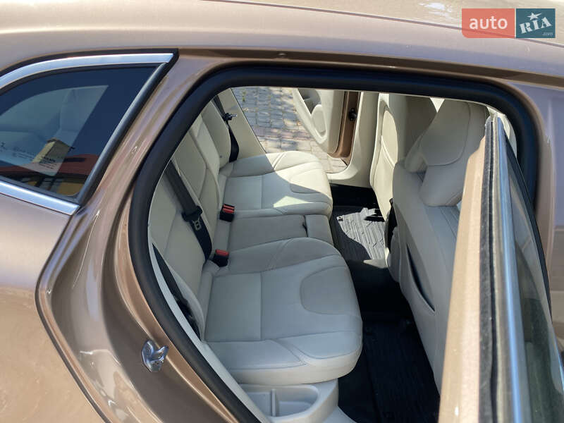 Хэтчбек Volvo V40 2015 в Бродах