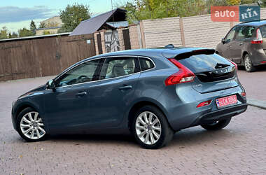 Хэтчбек Volvo V40 2013 в 