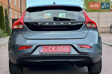 Хэтчбек Volvo V40 2013 в 