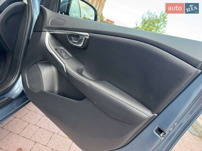 Хэтчбек Volvo V40 2013 в Стрые