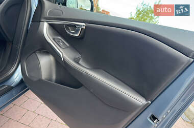Хэтчбек Volvo V40 2013 в 