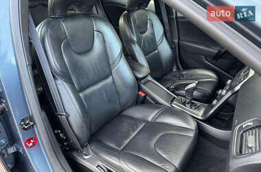 Хэтчбек Volvo V40 2013 в 