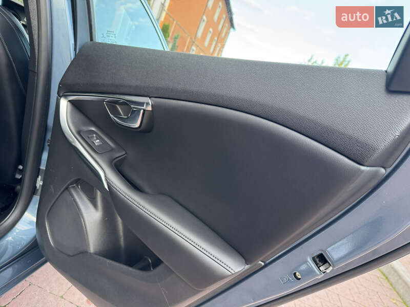 Хэтчбек Volvo V40 2013 в Стрые