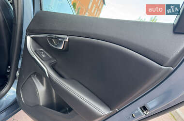 Хэтчбек Volvo V40 2013 в 