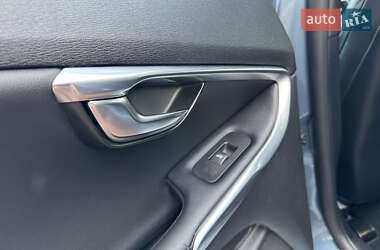 Хэтчбек Volvo V40 2013 в 