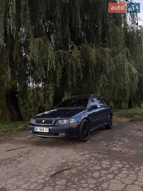 Volvo V40 2001