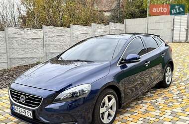 Хетчбек Volvo V40 2013 в 