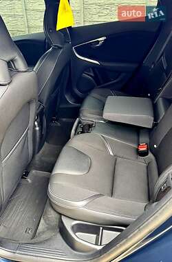 Хетчбек Volvo V40 2013 в 