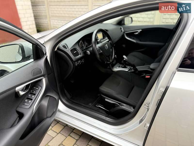 Хэтчбек Volvo V40 2014 в Луцке