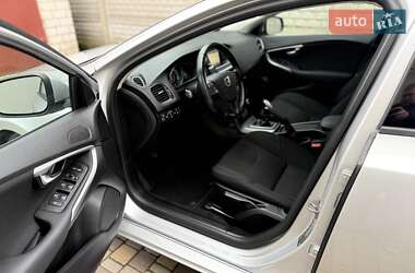 Хэтчбек Volvo V40 2014 в 