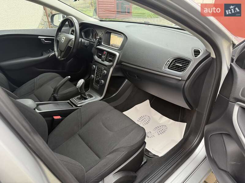 Хэтчбек Volvo V40 2014 в Луцке