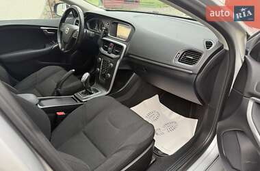 Хэтчбек Volvo V40 2014 в 