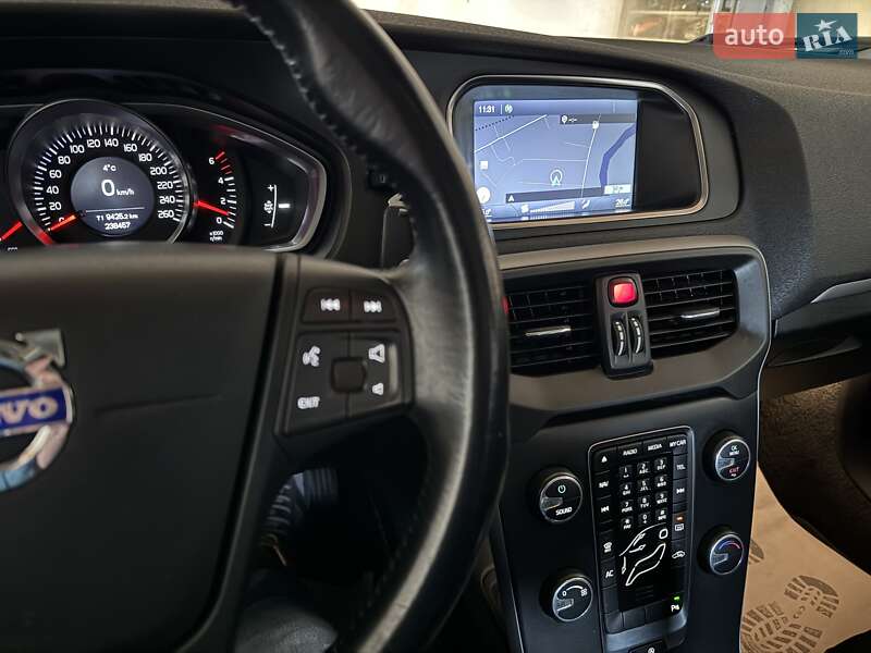 Хэтчбек Volvo V40 2014 в Луцке