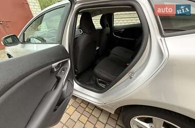 Хэтчбек Volvo V40 2014 в 