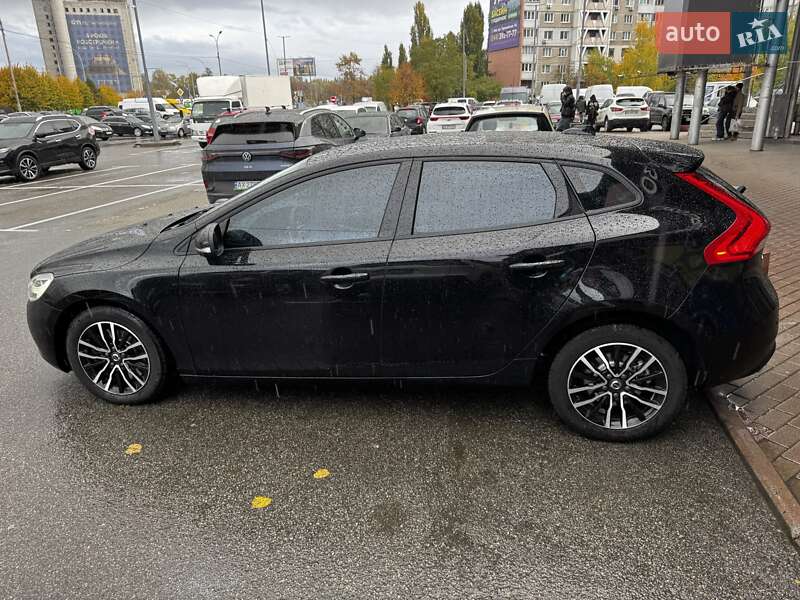 Хетчбек Volvo V40 2019 в Києві фото 8 Хетчбек Volvo V40 2019 в Києві