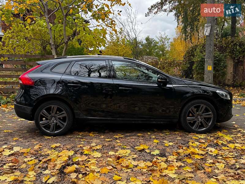 Хетчбек Volvo V40 2015 в Києві фото 6 Хетчбек Volvo V40 2015 в Києві