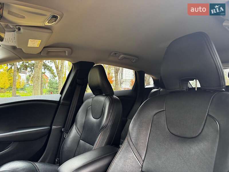 Хетчбек Volvo V40 2015 в Києві фото 20 Хетчбек Volvo V40 2015 в Києві