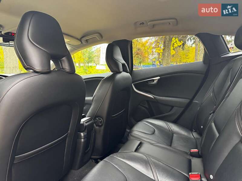 Хетчбек Volvo V40 2015 в Києві фото 23 Хетчбек Volvo V40 2015 в Києві