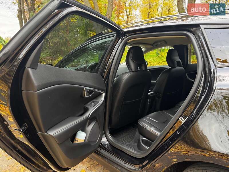 Хетчбек Volvo V40 2015 в Києві фото 26 Хетчбек Volvo V40 2015 в Києві
