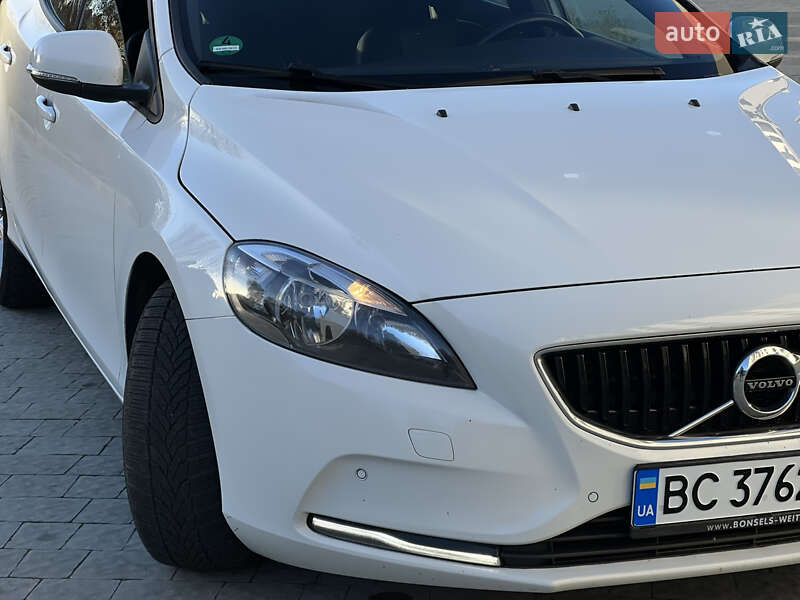 Хетчбек Volvo V40 2017 в Новояворівську фото 15 Хетчбек Volvo V40 2017 в Новояворівську