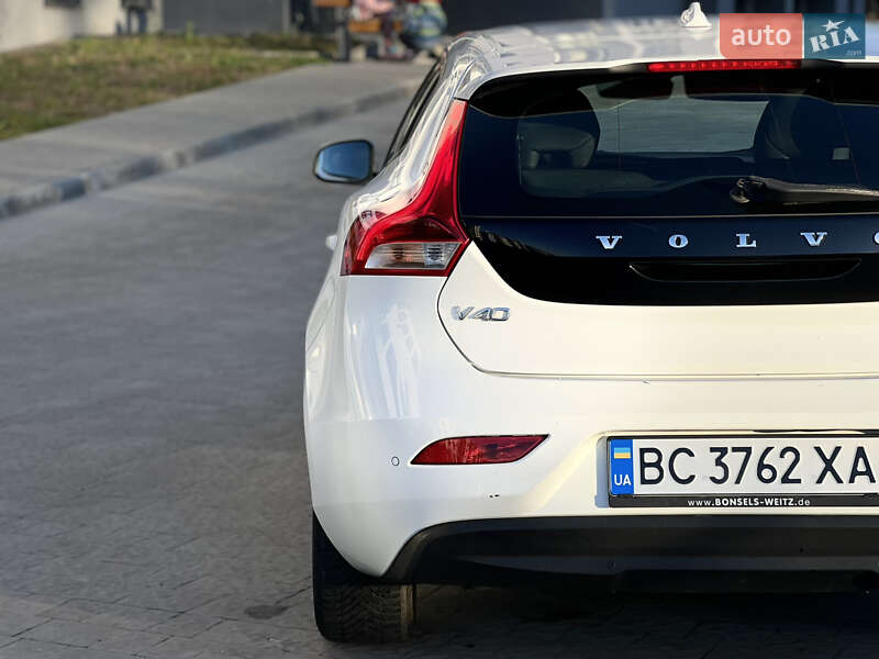Хетчбек Volvo V40 2017 в Новояворівську фото 18 Хетчбек Volvo V40 2017 в Новояворівську