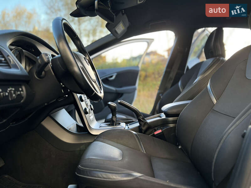 Хетчбек Volvo V40 2017 в Новояворівську фото 24 Хетчбек Volvo V40 2017 в Новояворівську