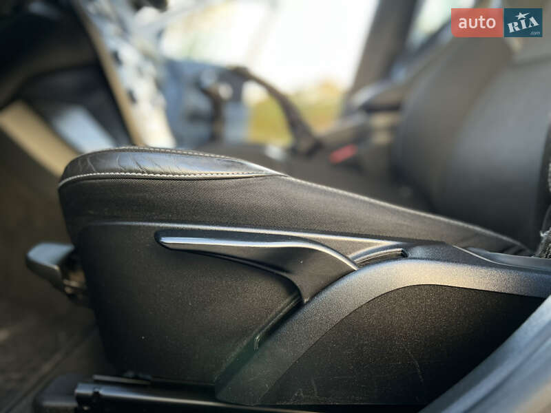 Хетчбек Volvo V40 2017 в Новояворівську фото 40 Хетчбек Volvo V40 2017 в Новояворівську