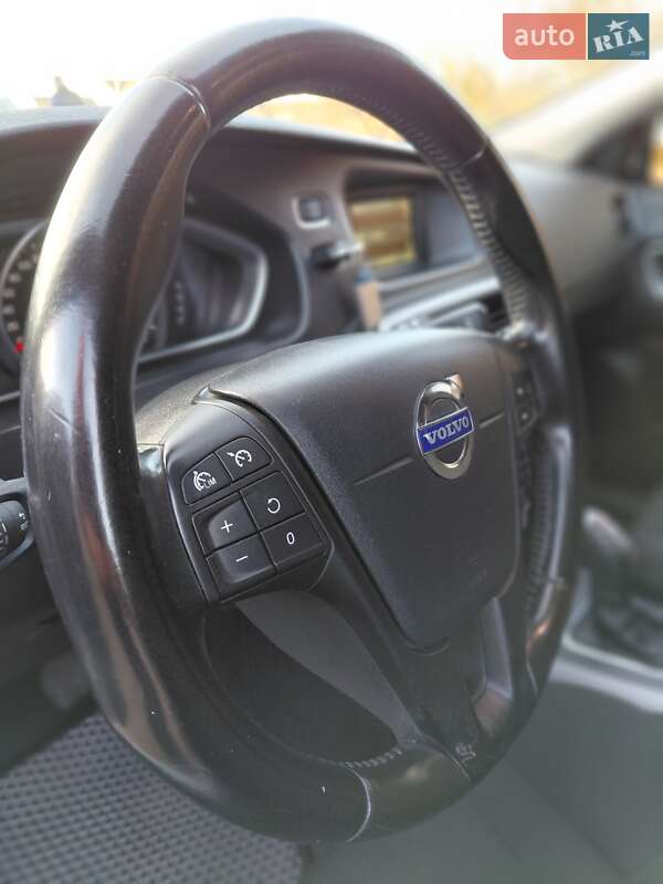 Хэтчбек Volvo V40 2013 в Бердичеве
