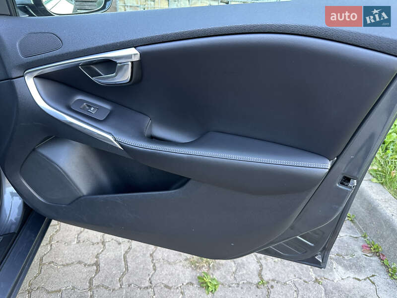 Хетчбек Volvo V40 2014 в Стрию