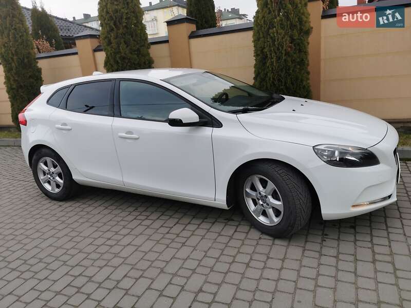 Хетчбек Volvo V40 2016 в Львові фото 19 Хетчбек Volvo V40 2016 в Львові