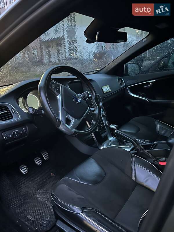 Хэтчбек Volvo V40 2015 в Киеве