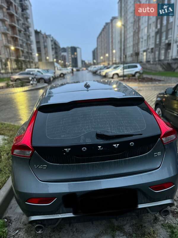 Хэтчбек Volvo V40 2015 в Киеве