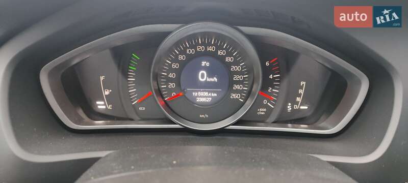 Хэтчбек Volvo V40 2013 в Киеве