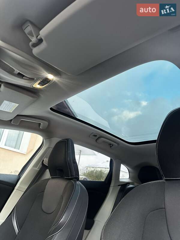 Хэтчбек Volvo V40 2012 в Николаеве