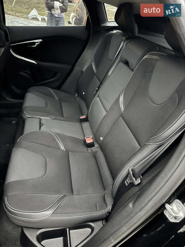 Хэтчбек Volvo V40 2014 в Бродах