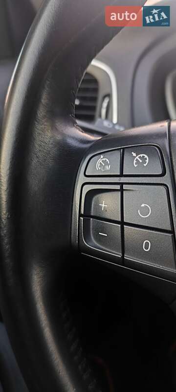 Хетчбек Volvo V40 2013 в Києві