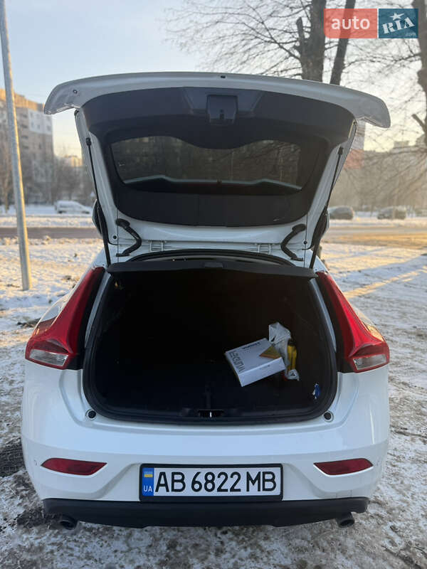 Хэтчбек Volvo V40 2016 в Виннице