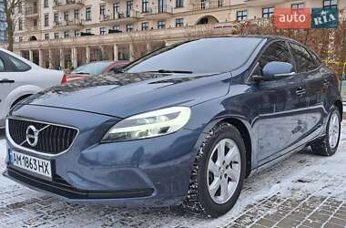 Хэтчбек Volvo V40 2018 в Одессе